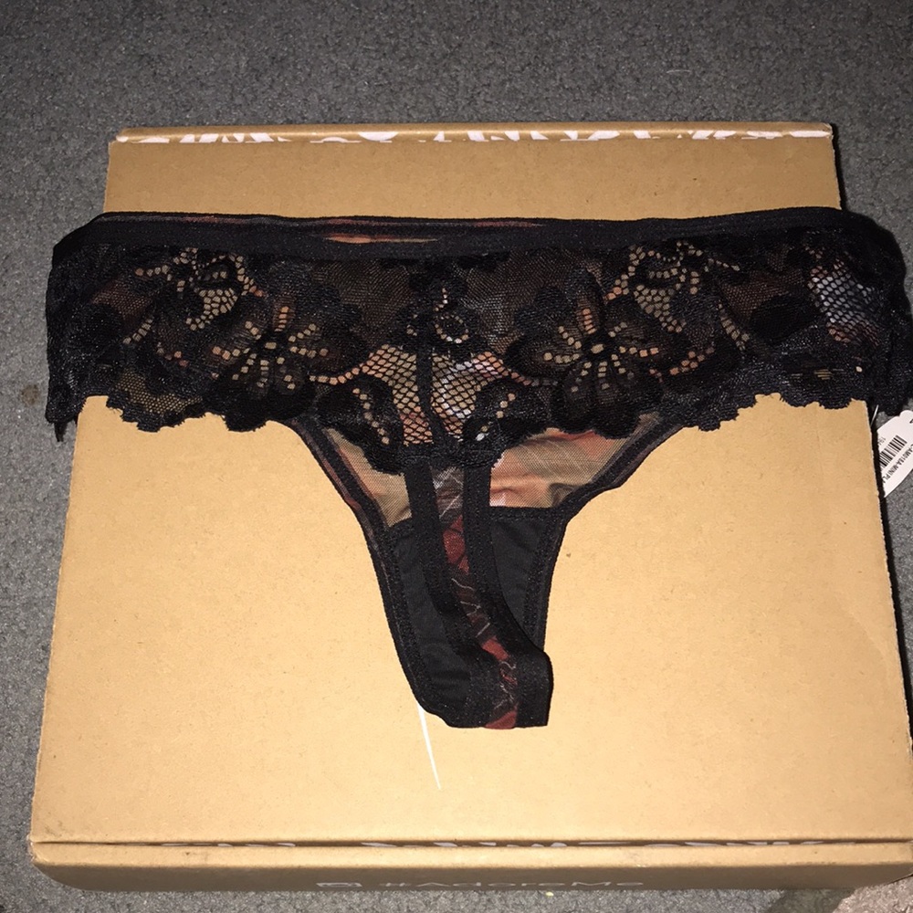 Woman’s thong underwear (x3) - Picture 7 of 7